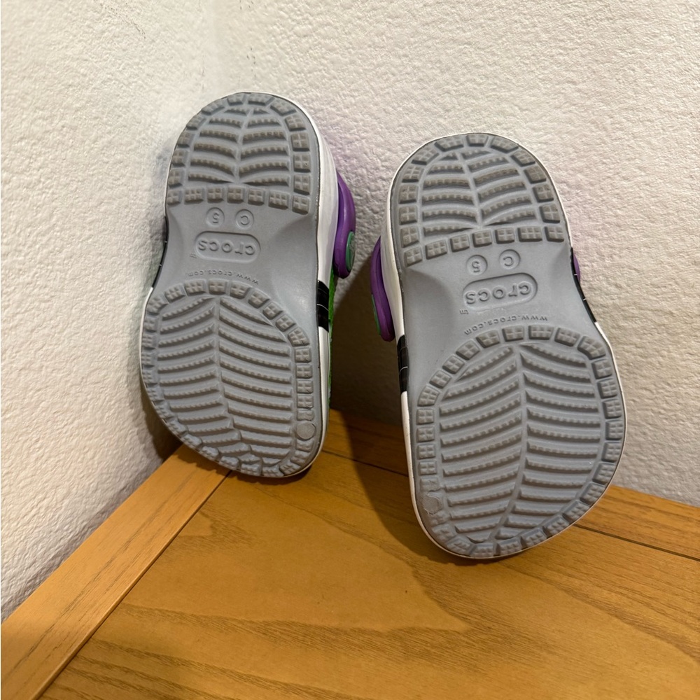 Disney Buzz Lightyear Crocs Size 5C - Picture 4 of 9